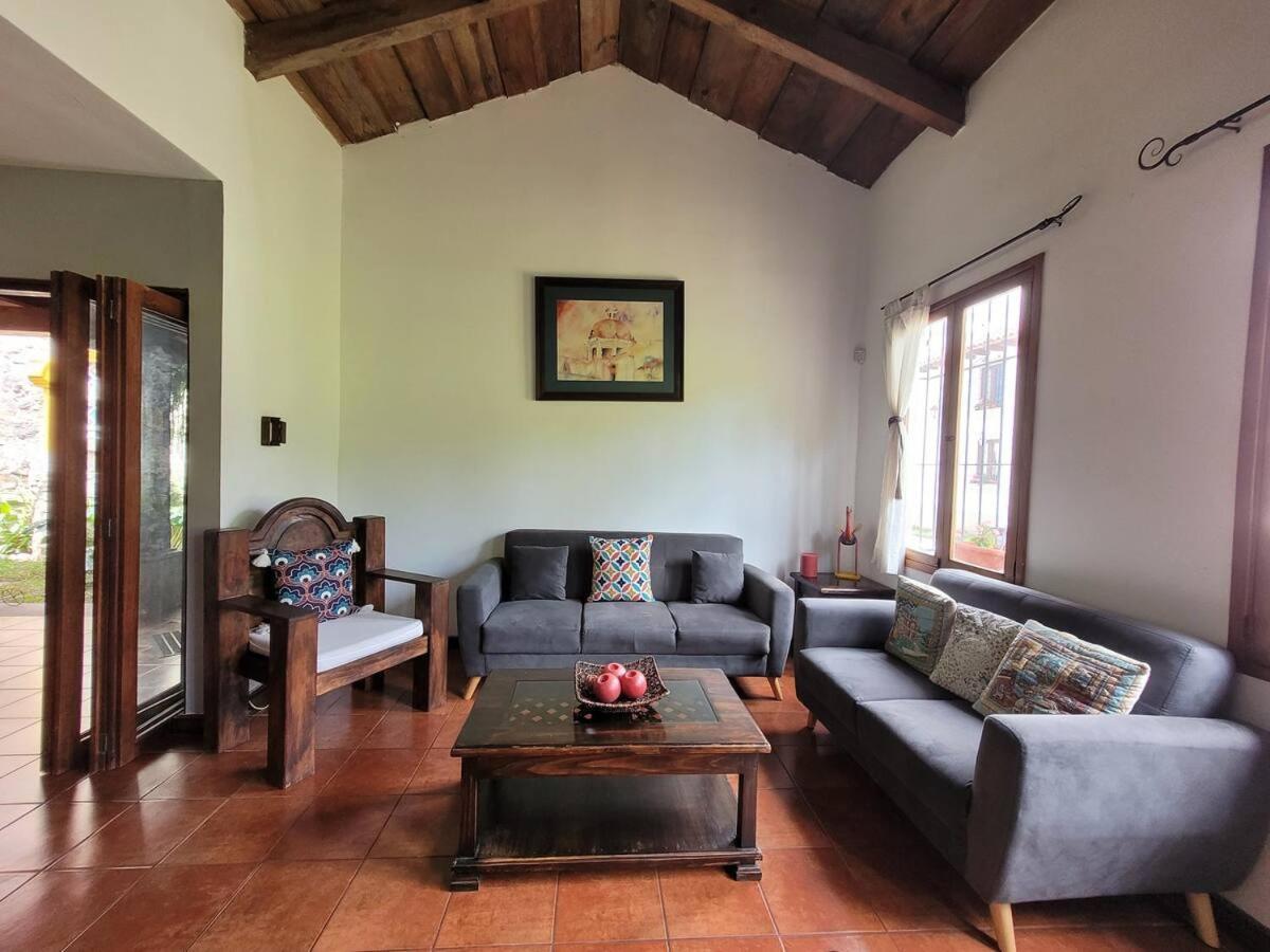 Вілла Amplia Casa Antigua Guatemala Con Pergola Y Jardin Екстер'єр фото
