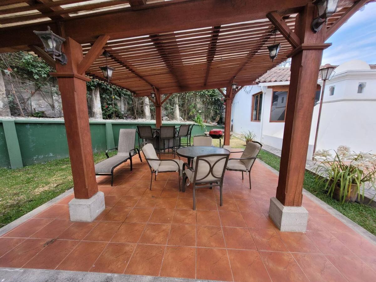 Вілла Amplia Casa Antigua Guatemala Con Pergola Y Jardin Екстер'єр фото